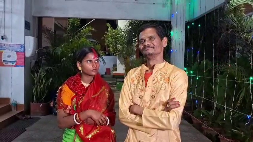 otvkhabar's tweet image. #ଥାନାରେ_ଅଟକ_ବର_କନିଆ
-ବାଲେଶ୍ବର: ସହଦେବଖୁଣ୍ଟା ଥାନାରେ ଅଟକ ବର-କନିଆ
-ଜବରଦସ୍ତି ବିବାହ ପରେ ଥାନାରେ ବର କନିଆ
-ବାଲିଆ ଅଞ୍ଚଳରେ ଉଭୟ କଥା ହେଉଥିବା ବେଳେ ଜବରଦସ୍ତି ବିବାହ ହୋଇଥିଲା
-ନାବାଳିକା ସନ୍ଦେହରେ ଉଭୟଙ୍କୁ ଅଟକ ରଖିଛି ସହଦେବଖୁଣ୍ଟା ପୋଲିସ
#Balasore #Bride #Groom #Sahadevkhunta #Odisha #OTV