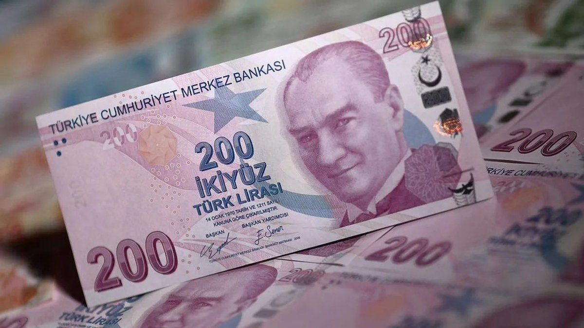 200 ₺’nin satın alma gücü 9 ₺’nin altına indi.

İlk basıldığında alınan ürünleri bugün alabilmek için yaklaşık 4600 ₺ harcamak gerekiyor.