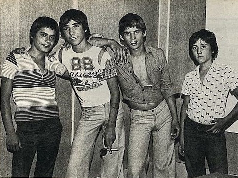 Ustedes son muy jóvenes, pero hace muchos años, finales de los 70 y principios de los 80, además de “la movida” pululaban por las calles de Madrid tres tipos de tribus de hijosdeputa:

1) La verdadera ultraderecha (Nada que ver con lo que ahora llaman ultraderecha) Gente que daba