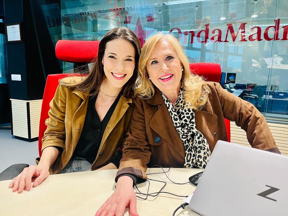 MadridDirectoOM's tweet photo. ▶️@ondamadrid
📻101.3-106FM
⏰18:40
👉ENTREVISTA a @nikkigarcia_es que nos presenta su nuevo LP "BELLEZA Y TERROR"
🎙️En vivo en: @telemadrid 
https://t.co/P0msBkGBss https://t.co/RECorlDq2A
