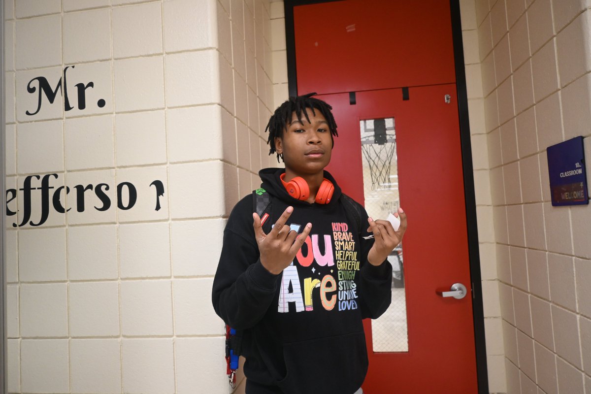 schlaglemedia's tweet photo. Just a glimpse of our week with some of our students 📸🤍 #digitalstallions #schlagleunited #StallionPride https://t.co/yH0BalqPLT