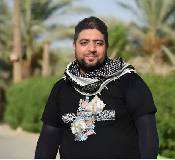 مزدور اسپرم روفرشی
#جواد_موسی_زاده
قبلا ساعت فروشی داشت تو‌خیابون چهاراه گاز  #مشهد 
بعد بیکار شد و  رفت الهیه #مشهد تو املاک شاگرد بود
موقع جنگ ۱۲روزه هم ناپدید شد میرفت سرکوب مردم
خیزش دی ماه هم بعنوان نیروی سرکوب فعالیت میکرد 
زنشم پرستار #بیمارستان_امام_رضا_مشهد
⤵️