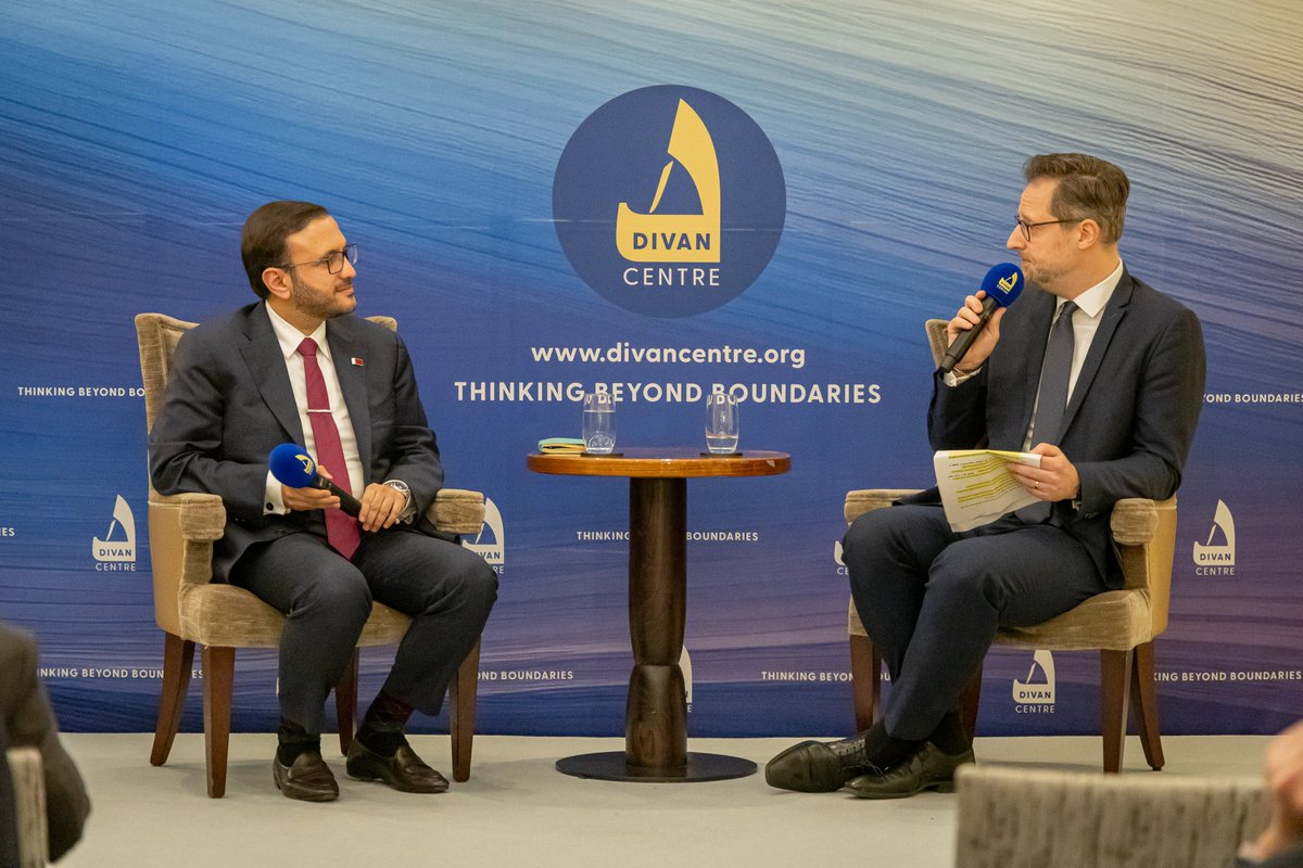 DivanCentre's tweet photo. Moderated by @SebastianMSons, Dr. Al Ansari reaffirmed that mediation is part of the country’s #ForeignPolicy identity. #Qatar remains actively engaged in regional &amp; international conflict files, working closely with global &amp; regional partners to promote peace &amp; stability.🕊️(2/5) https://t.co/GkLfusFUIG