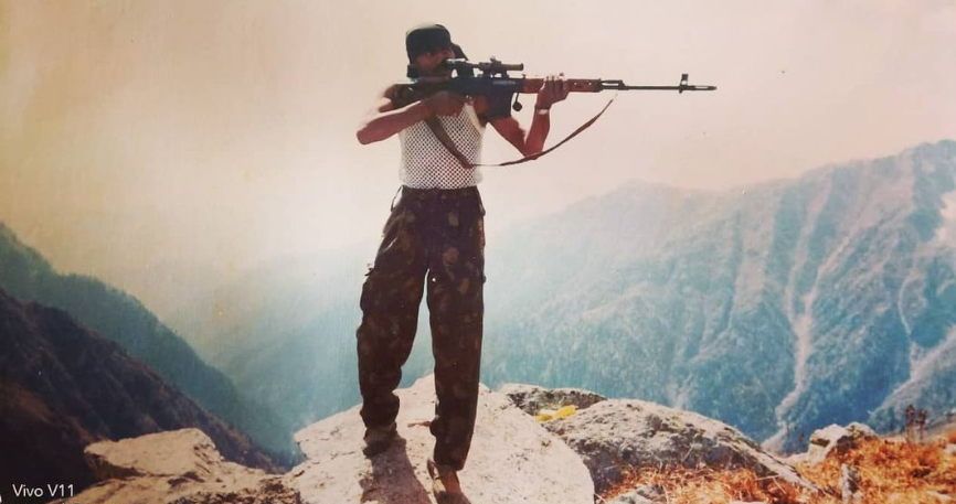 MajorSaurabhSh1's tweet photo. Homage to
SEPOY DINESH VAGHELA
12 MAHAR
on his birth anniversary today. Hailing from Gujarat Sepoy Dinesh Vaghela, who would have turned 44 today, had immortalized in #KargilWar in 1999. #ShouryaChakra #GallantryAwards #Shaheed #KnowRealHeros #IndiaRealHeros #PVC #MVC #AshokChakra #Martyers #Sacrifice #Nation #Patrioat #MyCountry #DeshBhakta #FreedomFighters #IndianArmy #SenaMedal #AVSM #PVSM #VSM #JammuKashmir #Vally #SriNagar #Militants #Terrorist #Pakistan #POK #LOC #Shahadat #JaiHind