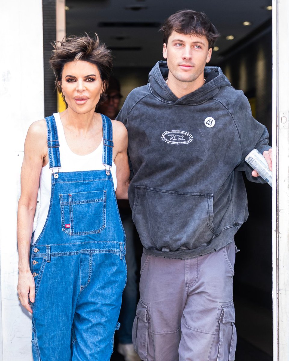 Page Six tweet media