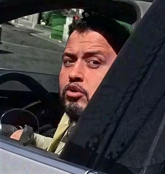 <a href="/MrReyKing/">El Rey</a> Internet has tu maldito trabajo.

No, no está permitido portar armas para amedrentar, intimidar o amenazar a la ciudadanía en México.