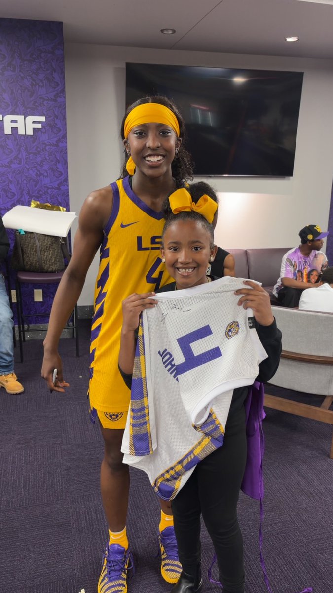 NeshKnowsHoops tweet media