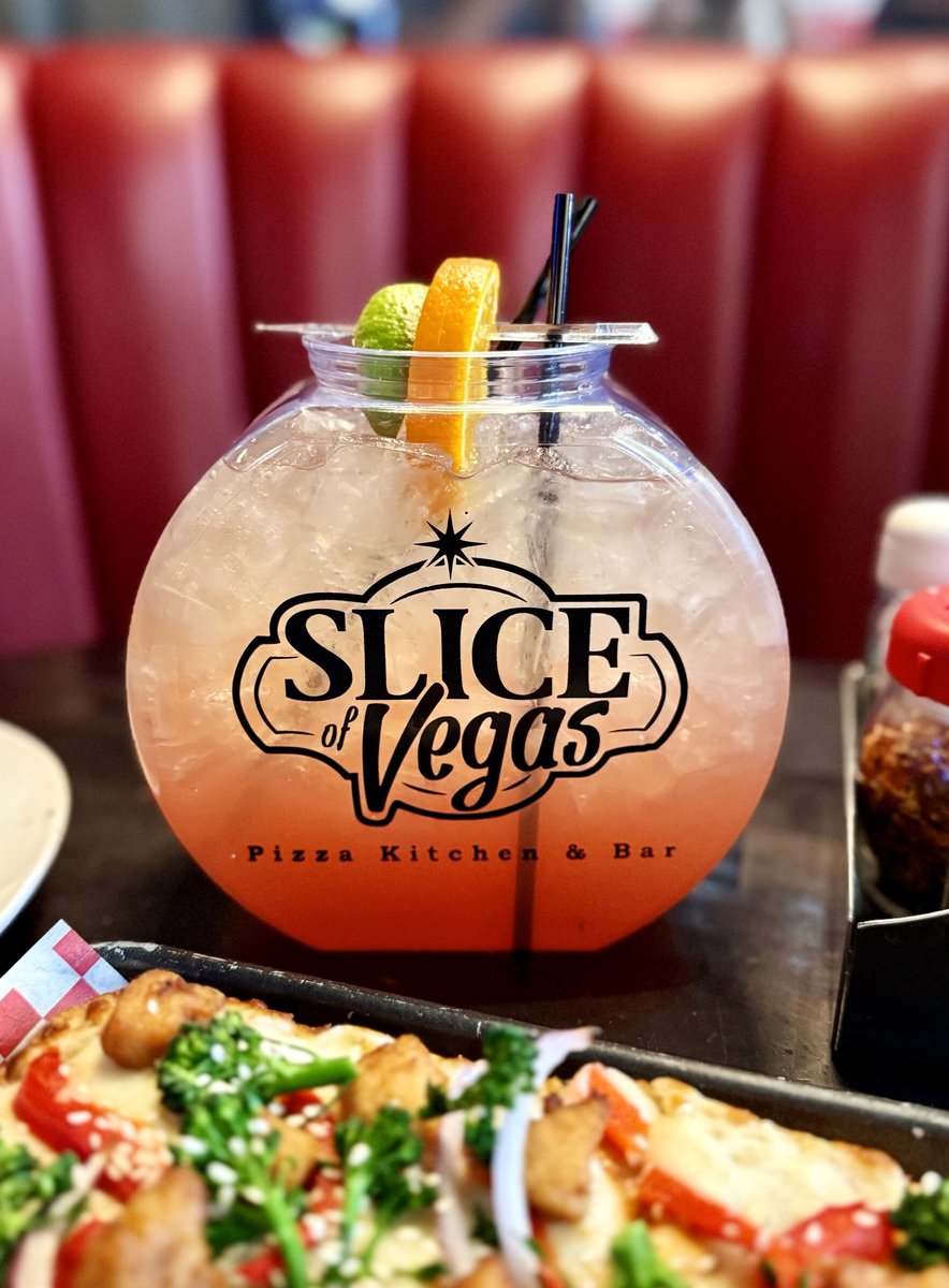 Slice of Vegas Pizza tweet media