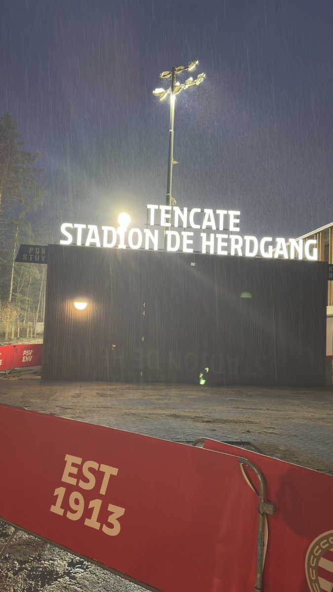 CsBerg_Muda's tweet photo. Vanavond weer op pad, geen verkeerde plek. Weet ik uit ervaring
 ⚽🧡 https://t.co/745gY1lmMk