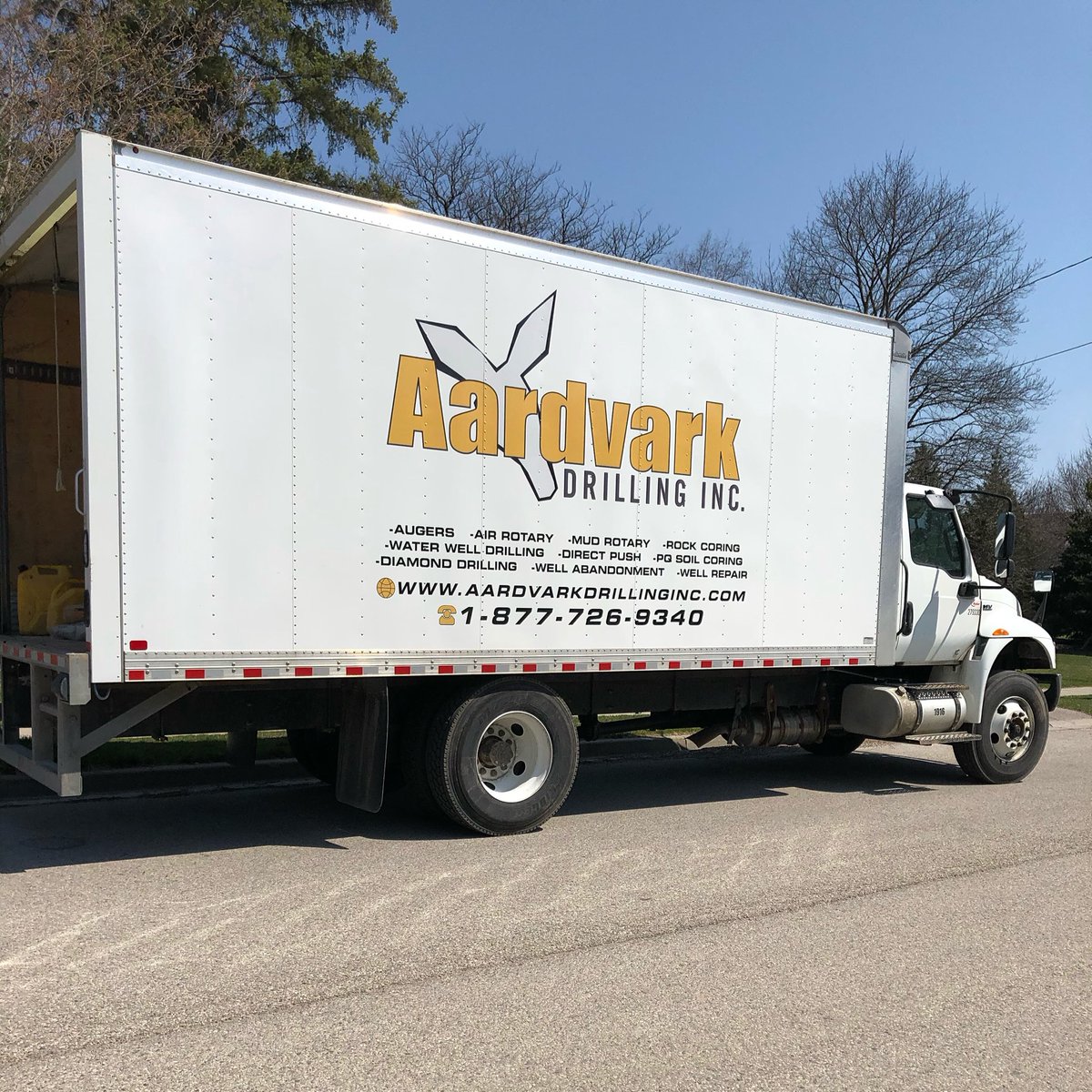 Happy Friday! Spring is just around the corner. Contact #Aardvark for any upcoming drilling projects. ADI takes pride in providing equipment, people, and expertise for all its drilling services: hydrogeological, geotechnical, environmental, exploratory, all water well and more!