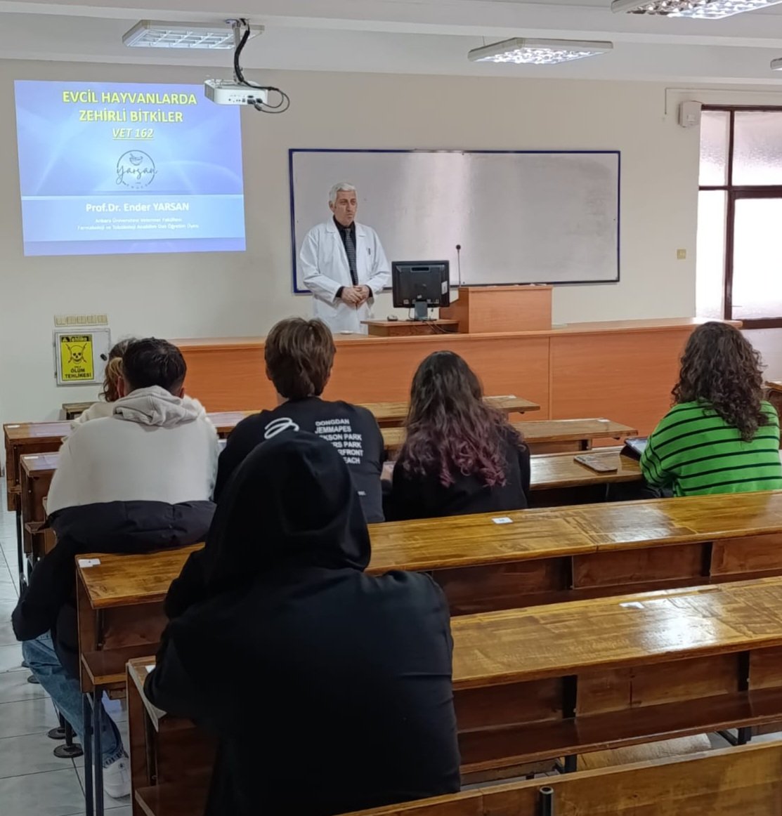 enderyarsan's tweet photo. Evcil Hayvanlarda Zehirli Bitkiler dersi ile döneme başladık. Başarılı geçmesi dileğiyle...
Ders Notları: https://t.co/hosfVd2DWm https://t.co/JavPQiepRj