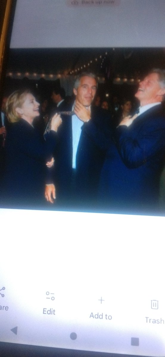 jclare4440's tweet photo. @LLinWood But remember she's saying she never met the man https://t.co/Q4ELxpFGZr