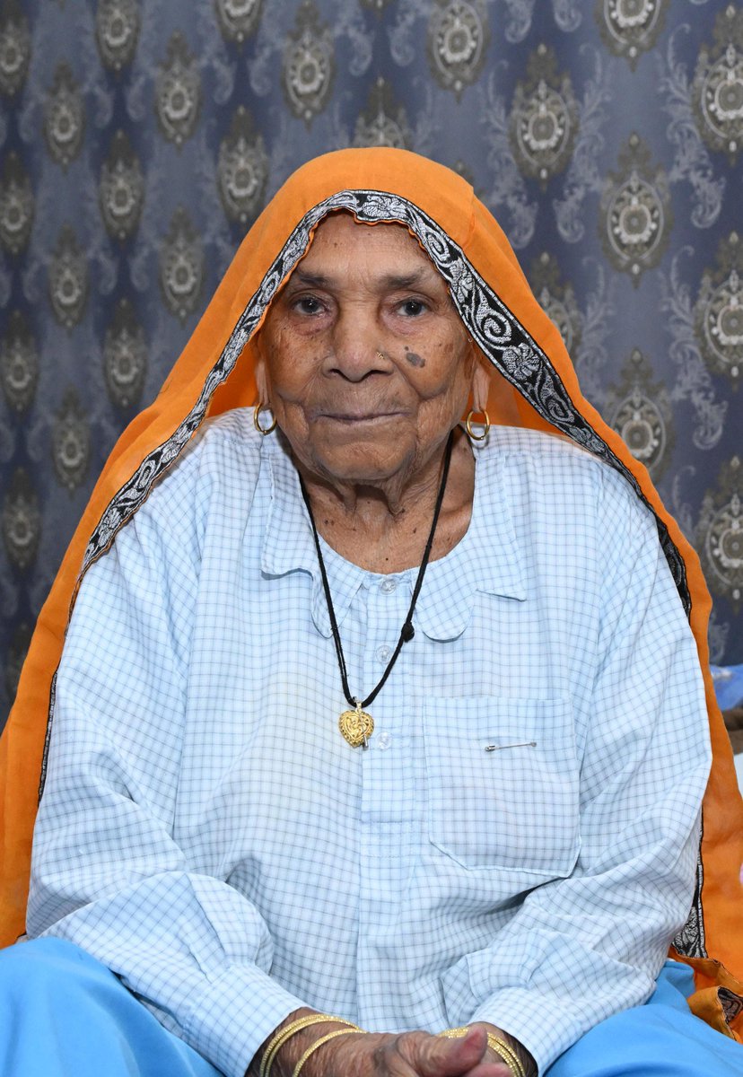 माँ 
ॐ शांति  🙏