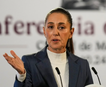 "Todas las armas de los cárteles de la droga provienen de Estados Unidos y las autoridades estadounidenses no están tratando de detenerlos"
"Si quieren ayudar, no envíen armas a México"
Claudia Sheinbaum Pardo, Presidenta de México.
