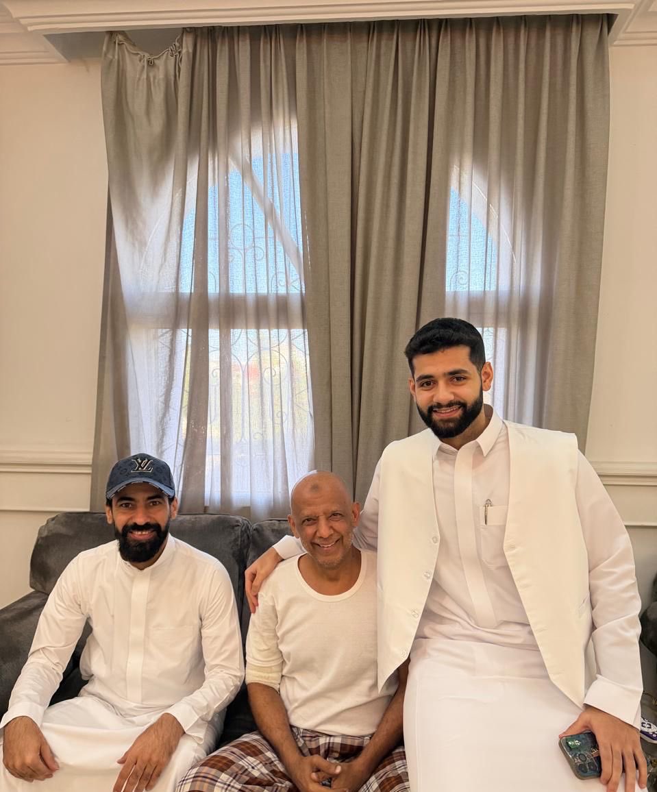 FahadAbduljawa1's tweet photo. عن أي مجد نتحدث؟ وعن أي ذكريات نحكي؟

أفضل ما أنجبت الملاعب السعودية في مركز الظهير عبر تاريخها 🇸🇦⚽️💚

إرث كروي عظيم 🙌
@Habdulgani24 
@mohdaj1313 https://t.co/5pOAyZsQtx