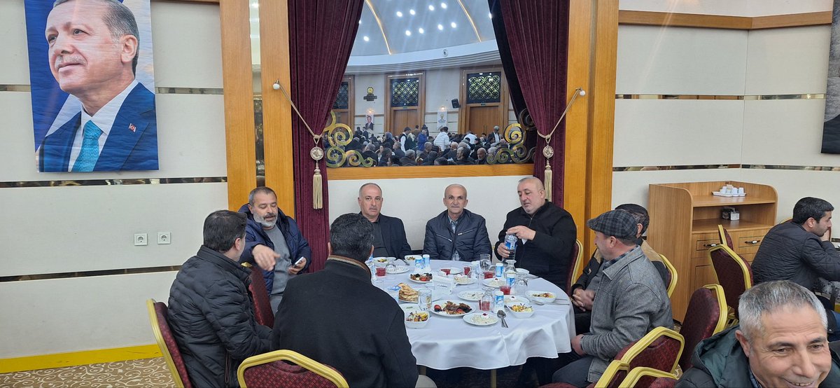 Cumhurbaşkanı Yardımcımız Sayın Cevdet Yılmaz’ın katılımlarıyla teşkilat mensubu yol arkadaşlarımızla iftar programımızda bir araya gelmenin huzurunu yaşadık.
Aynı sofrada buluştuğumuz, aynı davaya gönül verdiğimiz bu güzel akşamda birlik ve beraberliğimizi pekiştirdik.