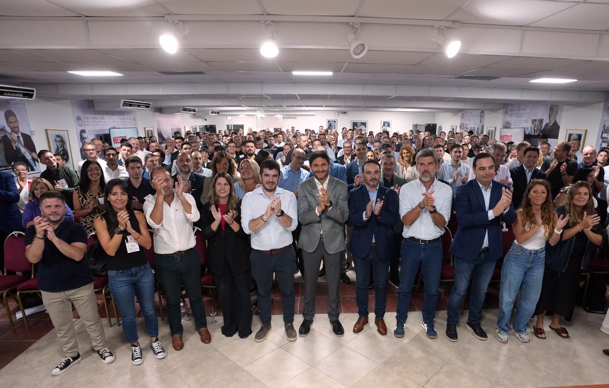 La #UCR está de pie! gestiona, resuelva problemas a la gente y tiene una gran vocación de seguir creciendo.

Felicidad de encontrarnos con cientos de intendentes y presidentes comunales que todos los dias nos levantamos pensando en cómo hacemos para mejorar nuestras gestiones.