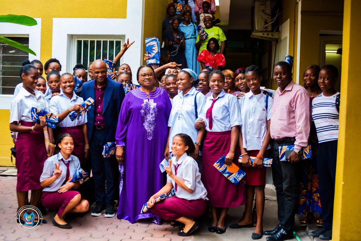 MutitaClotilde's tweet photo. #Célébrons_la_Femme

En prélude aux activités du mois dédié à la Femme, j'ai eu l’immense plaisir d’échanger avec les jeunes filles encadrées par les sœurs salésiennes de Don Bosco. Cette rencontre s'est déroulée dans le cadre convivial du café Mozart à Kinshasa, ce vendredi 27 février 2026.

Dans un esprit de solidarité et d'encouragement, j'ai tenu à remettre à chacune d'elles un pagne symbolique pour la célébration de la Journée Internationale de la Femme, le 8 mars prochain. 

À travers ce geste, je réaffirme mon engagement à défendre sans relâche l'égalité et l'émancipation des femmes et des jeunes filles de notre pays.

#MoisDeLaFemme
#8Mars #Solidarité #EmpowermentFéminin 
#Kinshasa