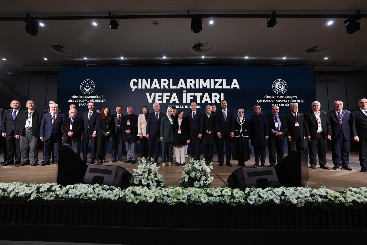 Şefkat yuvası olarak hizmet eden Darülaceze Sosyal Yaşam Şehri’nde, Çınarlarımızla Vefa İftarı Programı’nı gerçekleştirdik.

Geçmişimize, bugünümüze ve yarınlarımıza ışık tutan kıymetli emektarlarımızla, büyüklerimizle bereket ayı Ramazan-ı Şerif’te aynı sofranın huzurunu