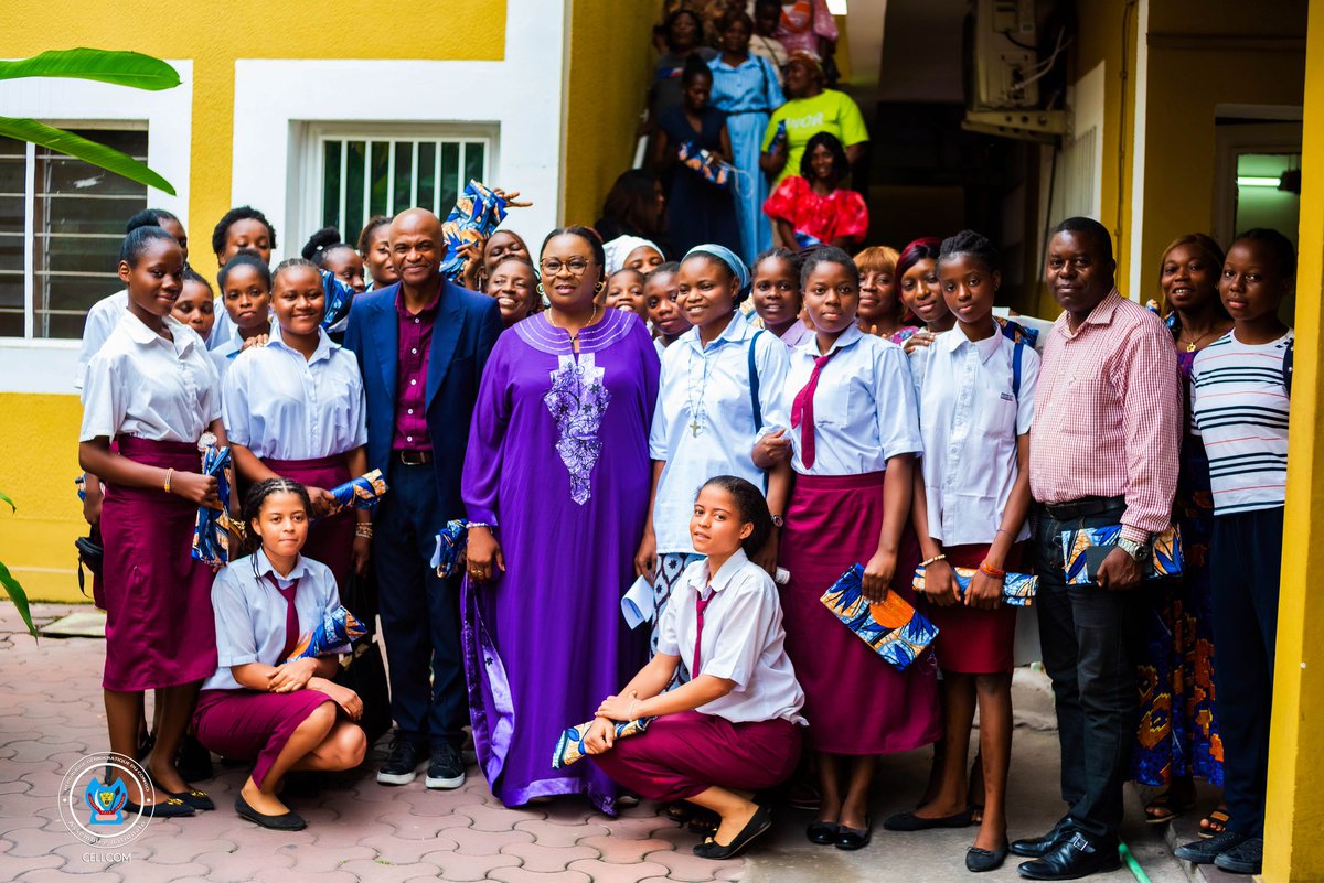 SilasBookKalomb's tweet photo. Célébration du Mois de la Femme Hon. Clotilde Mutita, une Femme de Mérite qui persiste à Défendre l'égalité et l'émancipation des femmes et des Filles
En prélude des activités Elle a eu l'immense plaisir d'échanger avec ls filles encadrées par ls sœurs salésiennes de Don Bosco https://t.co/Nl5GoDBupq