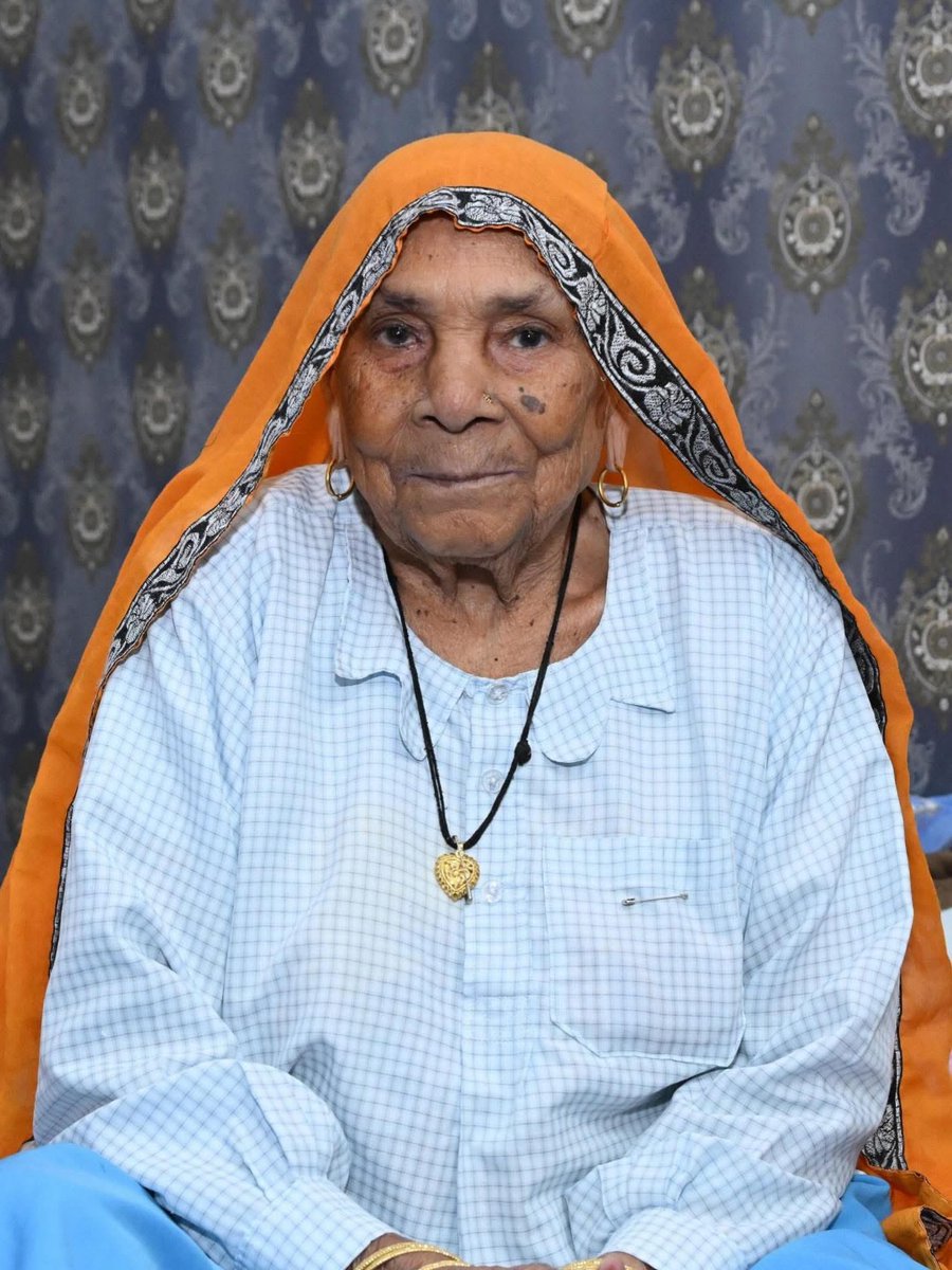 नेता प्रतिपक्ष टीकाराम जूली जी की माताजी के निधन का समाचार अत्यंत दु:खद है। 

ईश्वर दिवंगत आत्मा को शांति और टीकाराम जी व शोकाकुल परिवारजनों को संबल प्रदान करें।