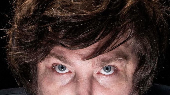 "EL TIRANO PSICÓTICO DE LA CASA ROSADA"