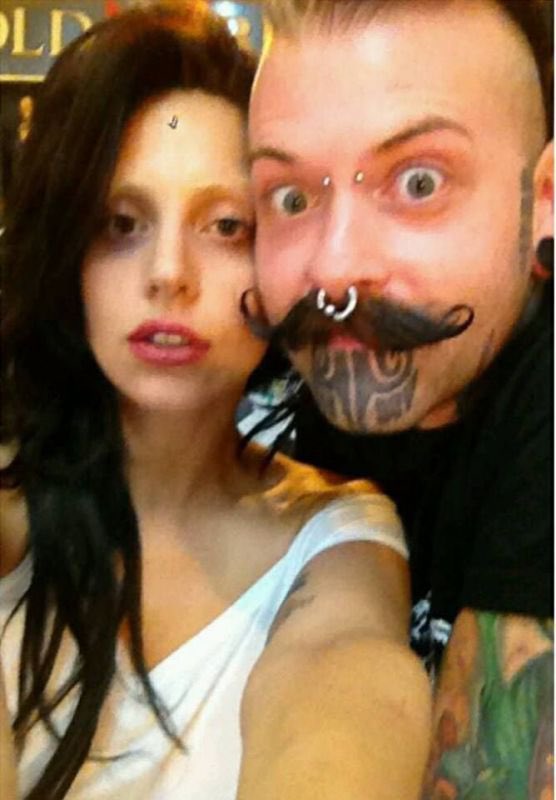 LiuTH8752's tweet photo. girl😻🫳🏻🫳🏻#ladygaga @ladygaga https://t.co/ZiqVSDfrOf