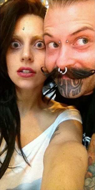LiuTH8752's tweet photo. girl😻🫳🏻🫳🏻#ladygaga @ladygaga https://t.co/ZiqVSDfrOf