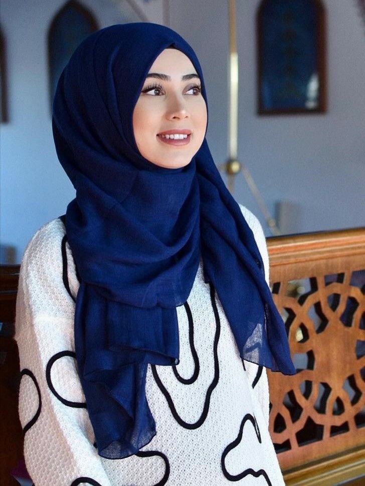 Dürüst insanın yükü ağırdır, beli bükülür belki ama yüreği hep diktir.. 
| Güven Taşdemir