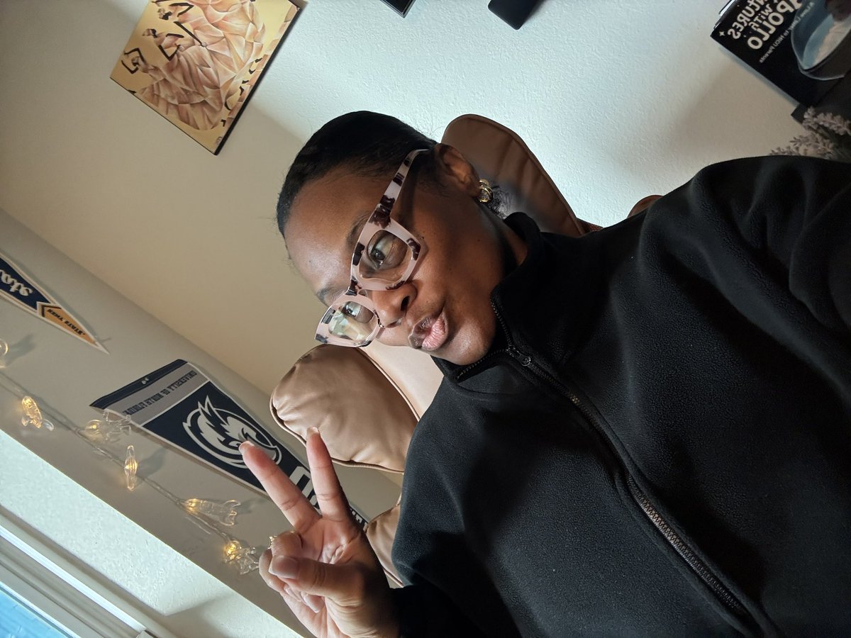 I’ve been on leave for only 30 days &amp; I opened up my work laptop to 577 emails ⚰️