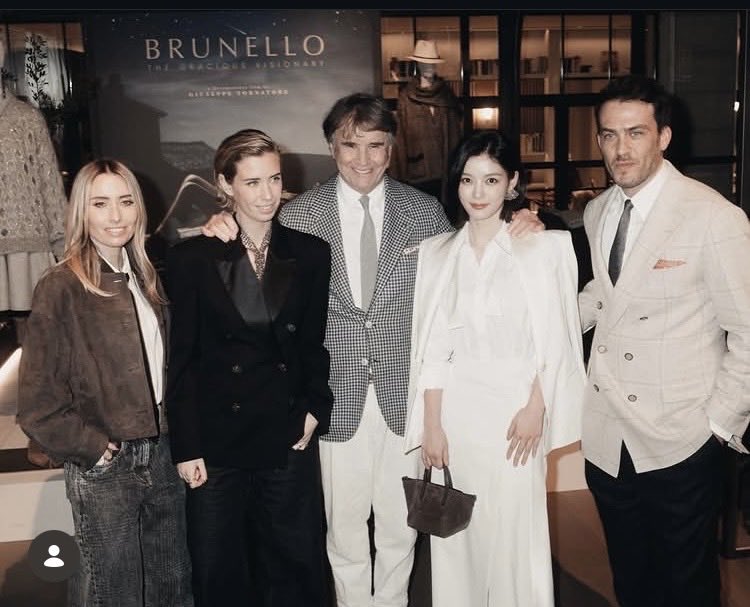 emilybt81's tweet photo. #Kimyoujung collaborations with the three brands were all stunning, but #BRUNELLOCUCINELLI is my No.1. When she wears it, she exudes an elegant, understated luxury — a look that feels effortlessly refined, comfortable yet premium. Absolutely breathtaking and so perfect for her. https://t.co/aIRDzZobek