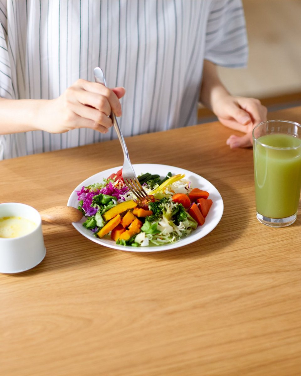 APSWellness's tweet image. For most people, consistent meals matter more than perfect timing. Structure supports energy and appetite regulation. 

For more nutrition guidance, APS offers free health coaching for all employees! Check your resources by visiting aps.edu/wellness

#buildin2026