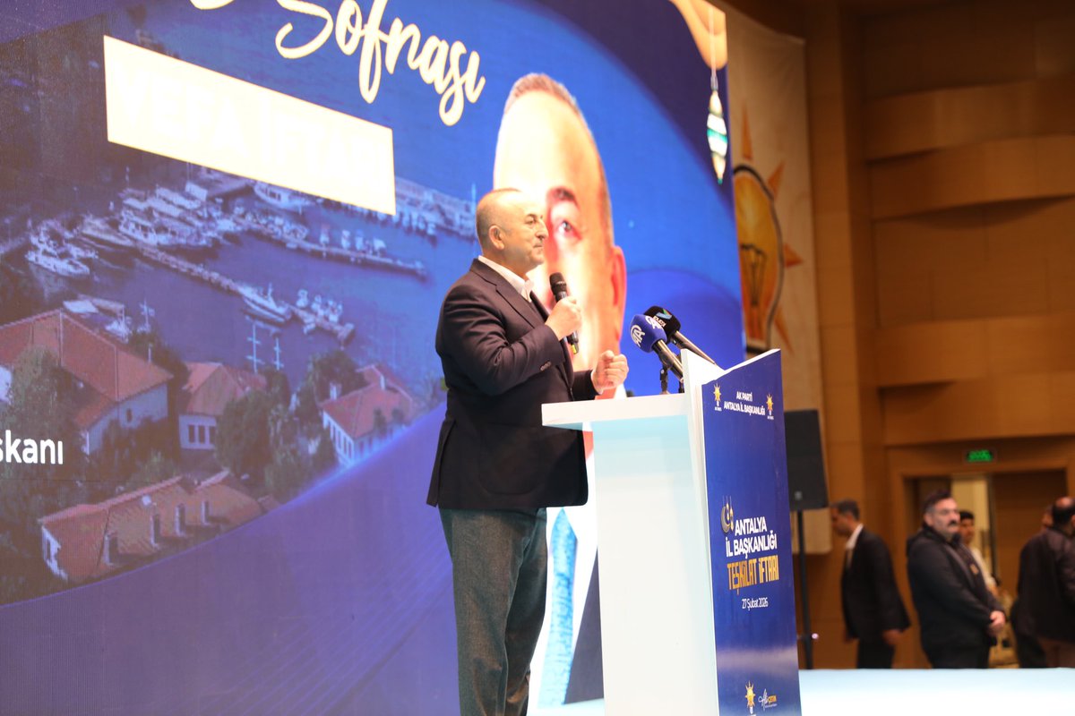 İl Başkanlığımız tarafından düzenlenen Vefa İftarı programında; Genel Sekreterimiz ve İzmir Milletvekilimiz Sn. Eyüp Kadir İnan’ın katılımlarıyla, kuruluşumuzdan bugüne emek veren kıymetli teşkilat mensuplarımızla gönül sofrasında bir araya geldik.