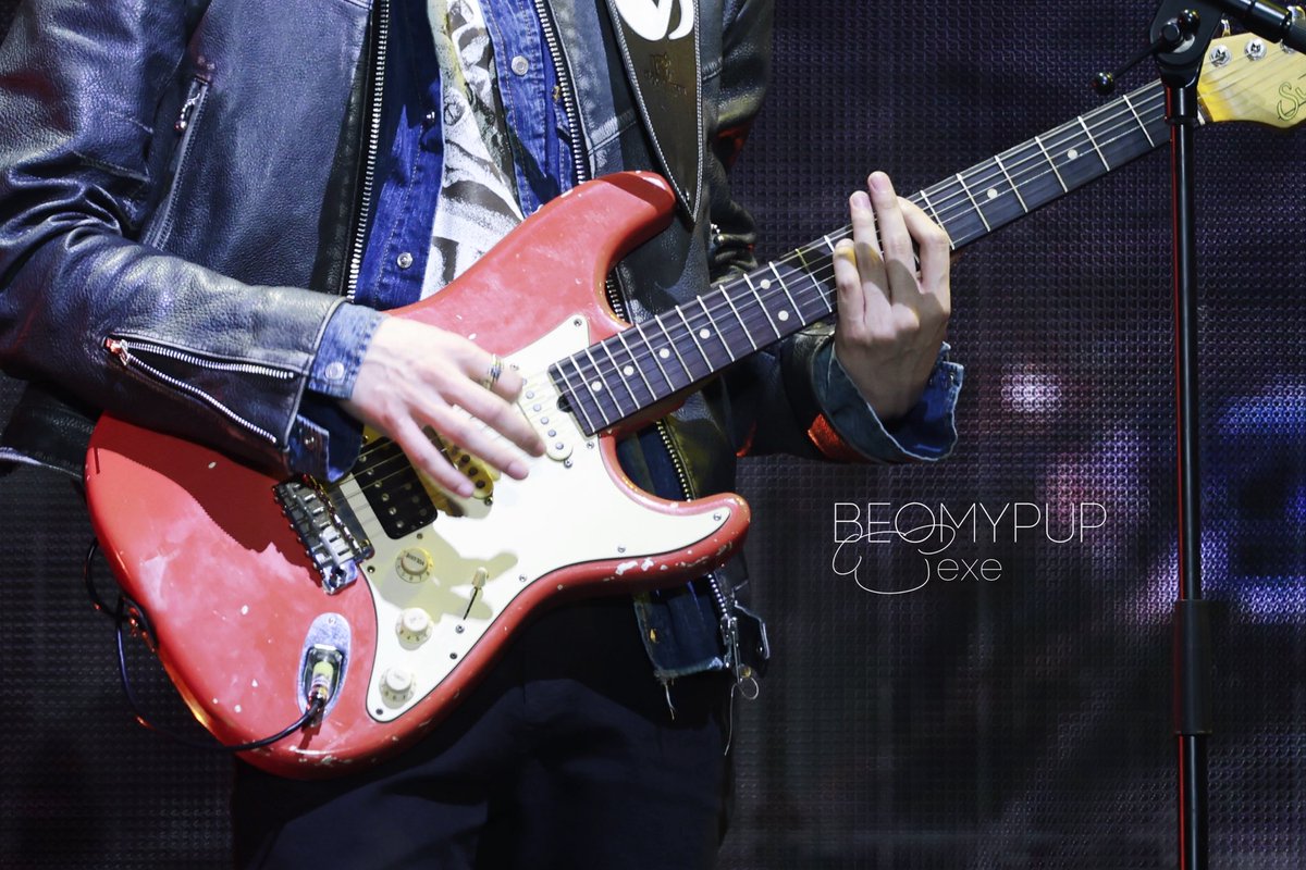 BEOMYpup_exe's tweet photo. 260227 MOA CON 
기타 잘 치는 남자🎸

#BEOMGYU #범규 #崔杋圭 #ボムギュ
#TOMORROW_X_TOGETHER #TXT https://t.co/Pmy9SZ7gZi