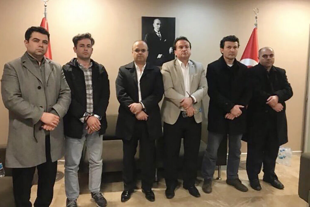 IskenceReport's tweet photo. 2018 yılında Kosova'da yasal oturum izinleri olan 6 Türk vatandaşını, illegal şekilde MİT'e teslim eden dönemin Kosova istihbarat başkanı Driton Gashi hapis cezasına çarptırıldı.

Hakim kararında "Eylemleriyle standart prosedürleri ve insan haklarını çiğnedi. Türk vatandaşlarını sınır dışı ederek, onları işkence ve fiziksel kötü muameleye maruz kalma tehlikesiyle karşı karşıya bıraktı." dedi.

Kaynak: @velevnews 

AskeriÖğrencilere Tahliye
