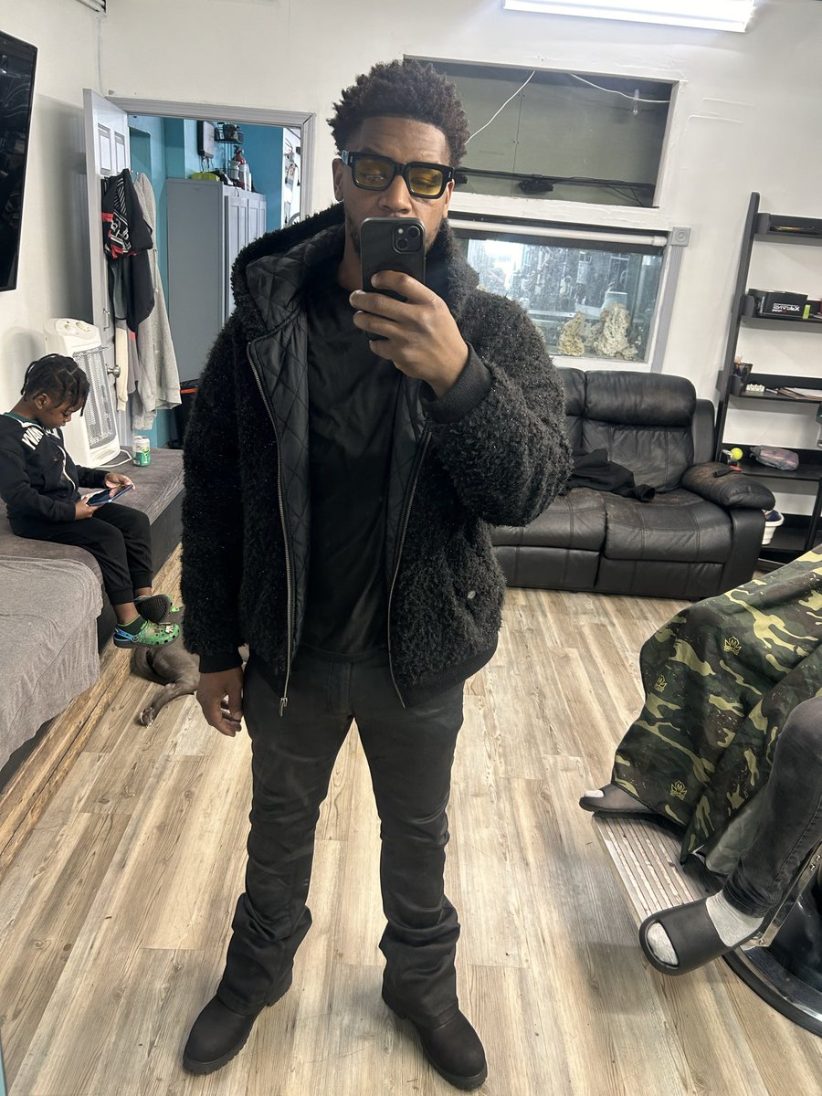 LetThaBeatRoc's tweet photo. Very necessary 🖤 https://t.co/189bH617kH