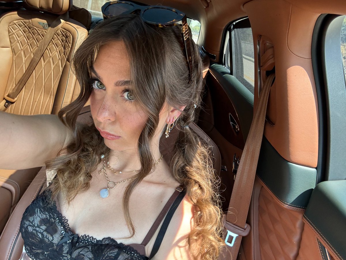 Riley Reid tweet media