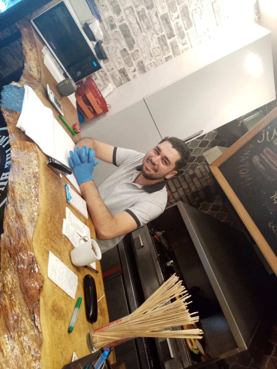 “Oğlum Samet Özgül, üç cani tarafından boğazından bıçaklanarak katledildi.
Acı bize kaldı, sabır bize kaldı.
Bu ülkede katiller cesaret bulurken, annelere mezar başı mı reva görülüyor?
Bu zulmün, bu vicdansızlığın hesabını kim verecek!” <a href="/abakingurlek/">Akın Gürlek</a>