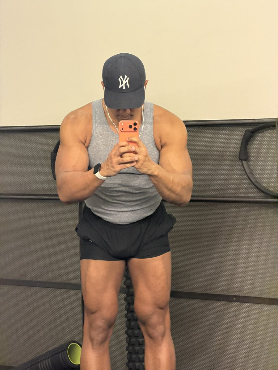 thelevyathan's tweet photo. every day is leg day for me lowkey https://t.co/mB1dV1EHvh