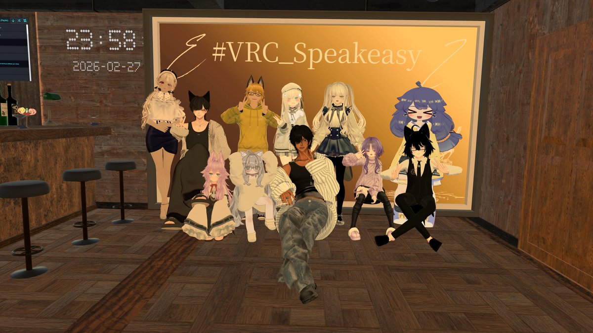 suzuo2nd's tweet photo. みんなダーツうますぎな
#VRC_Speakeasy https://t.co/T5seHKXyq4