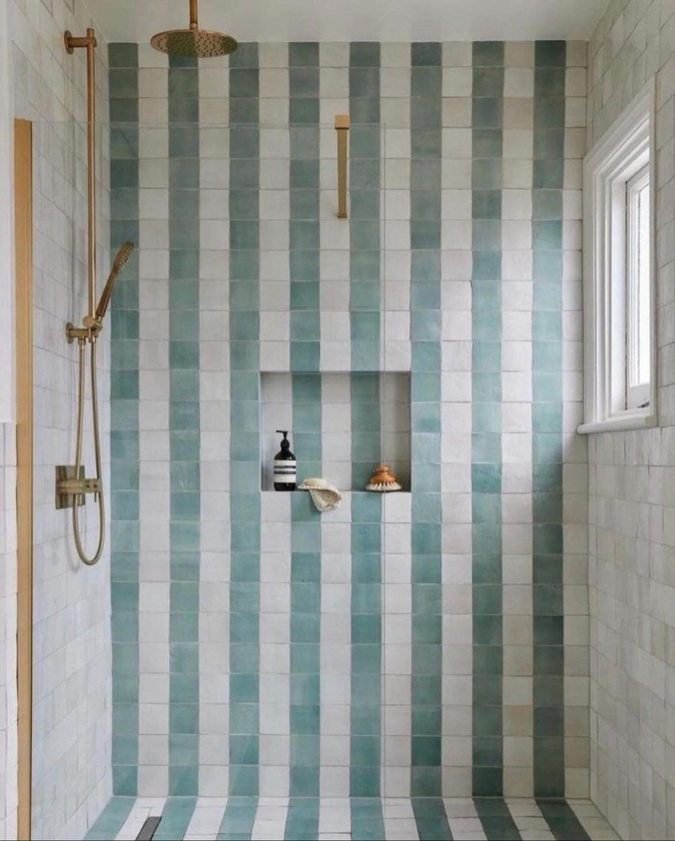archivebycosmos's tweet photo. There's something about colorful bathroom tiles https://t.co/Quk01UPxE6