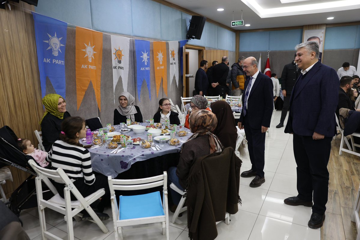 📍 AK Parti Selçuklu İlçe Başkanlığı

İlçe Başkanımız Arif Bağcı ve Selçuklu Belediye Başkanımız Ahmet Pekyatırmacı ile birlikte; meclis üyelerimiz, yönetim kurulu üyelerimiz ve aileleriyle iftar sofrasında bir araya geldik.

Ramazan’ın paylaşma ve kardeşlik ikliminde gerçekleşen