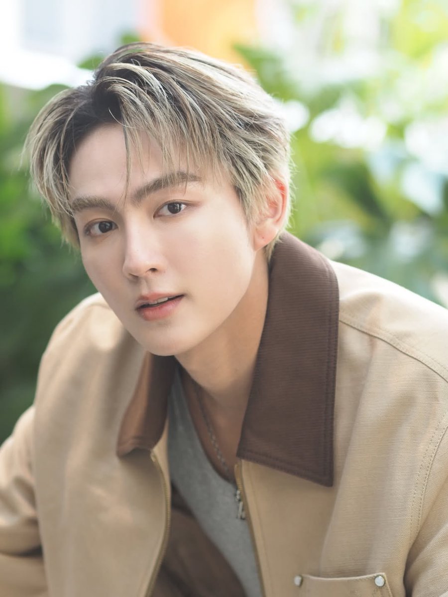 เหมือนพระเอกยุคพ่อแม่นี่จริงๆ เหมือนรูปที่ติดตามร้านเสิรมสวย
 #HEARTchuthiwat