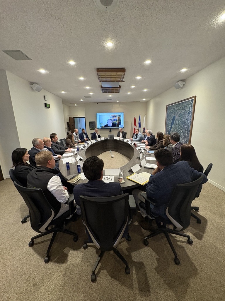 MADandurand's tweet photo. À Magog, @louisvlleneuve et moi avons invité @FP_Champagne à rencontrer des entreprises de la deuxième transformation du bois touchées par les tarifs américains
//
Louis Villeneuve and I invited @FP_Champagne to meet with secondary wood processing companies impacted by US tariffs https://t.co/bSOe9ZZnsh