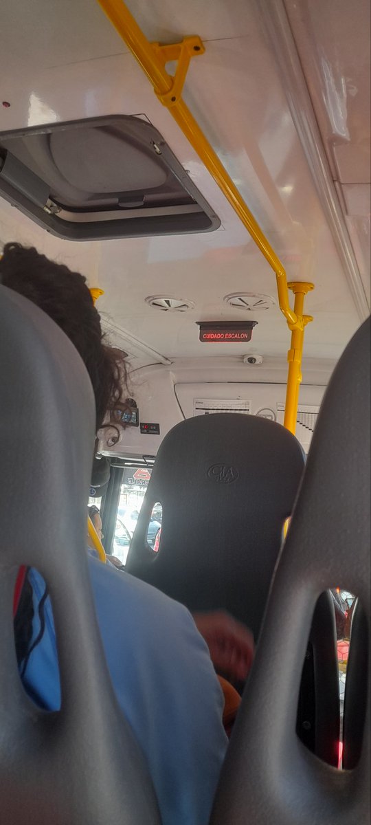 Euge58271M's tweet photo. Y para terminar la semana... el "Rompehuesos" #Linea57 a cortar clavos por la Panamericana hasta Pilar...😎🤪😝 https://t.co/0qrZ7t4vrc