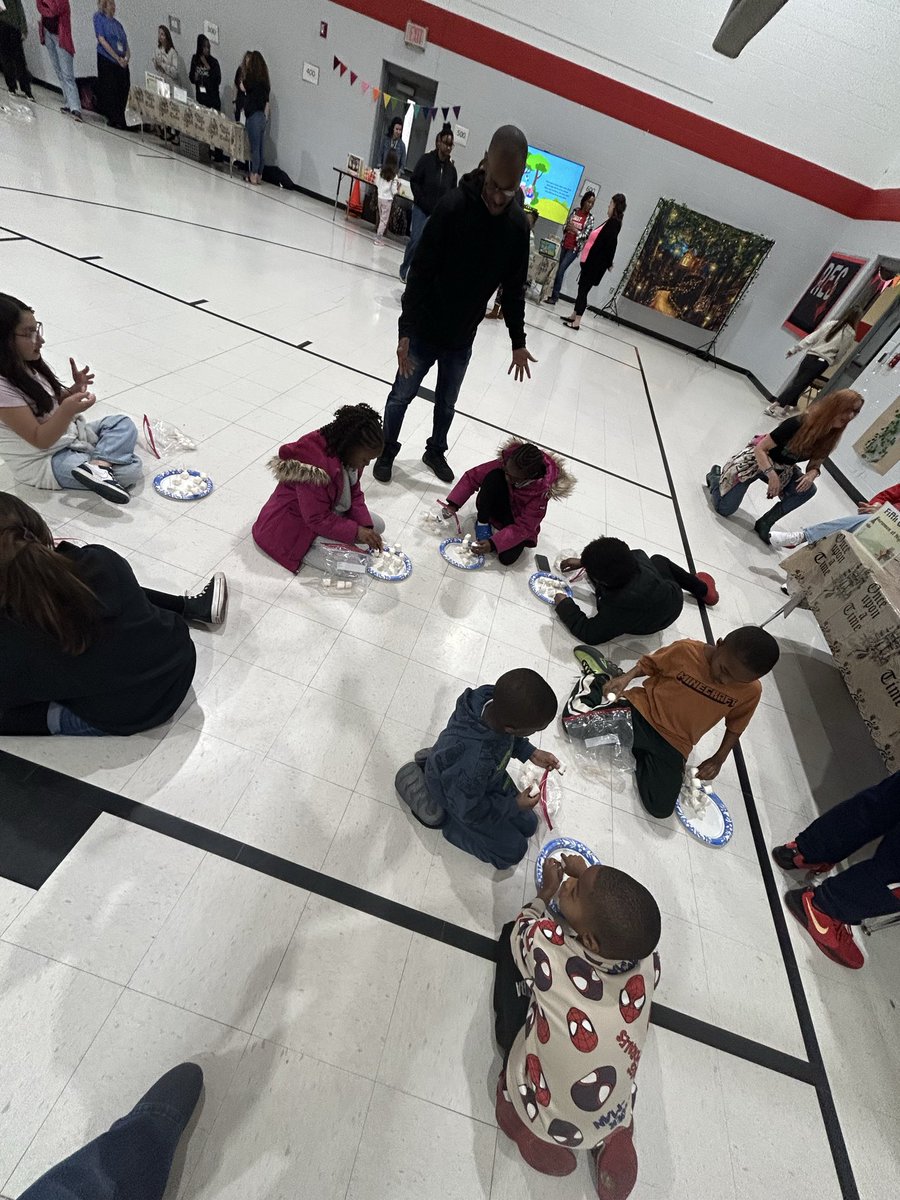 RivercrestSTEAM's tweet photo. Thank you to everyone who participated in Rivercrest Elementary’s Family STEAM Night- A Fairytale Adventure. Special thanks to Mrs. Papple for the character cutouts. To our community partners St. Jude and the University of Memphis we appreciate your continued support. https://t.co/VaJryNsQ3m