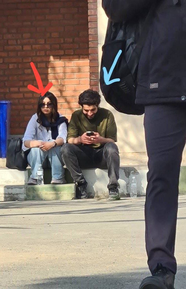 دانشجوی شریفی به نام پرنیان  که به کمک همراهانش پرچم شیر و خورشید رو در روز ۳ و ۴ اسفند وارد دانشگاه کرده بود و در میانه تجمع برافراشته بود امشب دستگیر شد