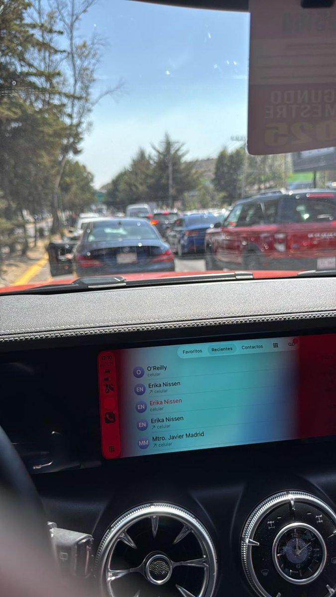 ResidentesZonaE's tweet photo. 🚨 Solicitamos atentamente el apoyo de las autoridades municipales 
La Av. Jiménez Cantú continúa colapsada en ambos sentidos, sin movilidad en la zona. Esta situación está afectando a todos los fraccionamientos, ya que muchas personas no pueden trasladarse a sus destinos. 
#RZE https://t.co/q1V6Czp4rE
