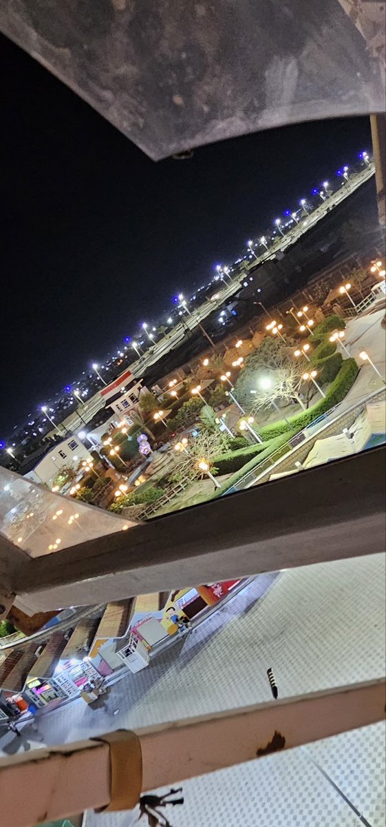 اللي يعرف هذه الصورة في اي محافظة يمنية 
له جائزة ايفون 19 
وجائزة الحلم خلوها سر لا تكلموا حد،

يله فرصة ذهبية قبلما اغير رأيي .