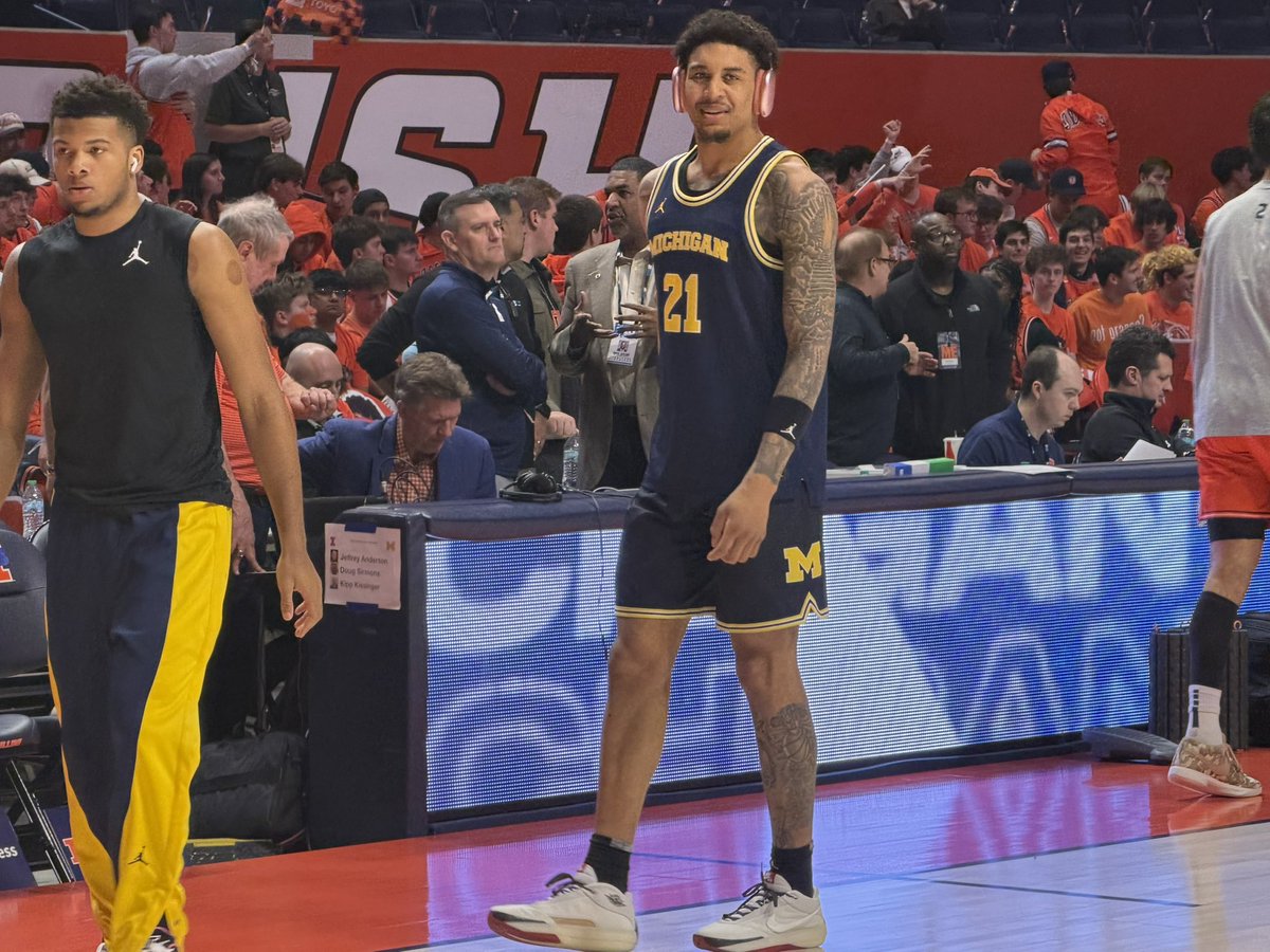 anthonytbroome's tweet image. Yaxel Lendeborg is warming up in a Morez Johnson Jr. jersey